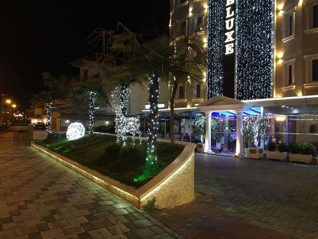Hotel Deluxe Tirana Esterno foto